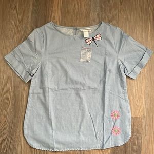 Vintage short sleeve button back blouse with flower embroidery detail